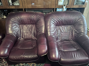 Кожаный диван и 2 кресла (3 фото из 8)