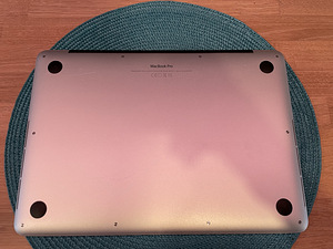 Macbook Pro 13 early 2015 (Retina, 8GB, 256GB) + Henge Dock (6 foto / 9)
