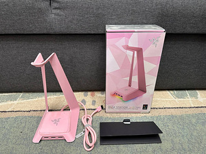 Razer Base Station Chroma Quartz kõrvaklappide alus, roosa (1 foto / 6)