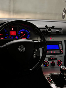 Volkswagen passat b6 2.0tdi 103kw 6k (5 foto / 11)