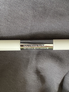 Darling Matte&Shimmer Eye Fluid (2 foto / 4)