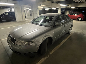 Audi A4 2003 Бензин (11 фото из 11)