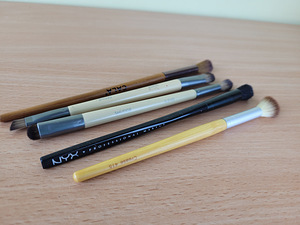 Make up and brushes: Dior, ArtDeco, Loreal, Makeup Factory (2 foto / 8)