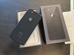 iPhone 8 256 ГБ Черный (2 фото из 2)