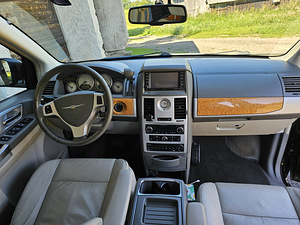Chrysler Grand Voyager (8 foto / 9)