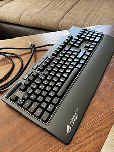 Asus rog strix flare rgb (1 foto / 2)