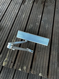 Дверной доводчик Abloy DC300 (3 фото из 5)