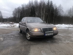 Мерседес с180 1.8 90кВт (2 фото из 12)