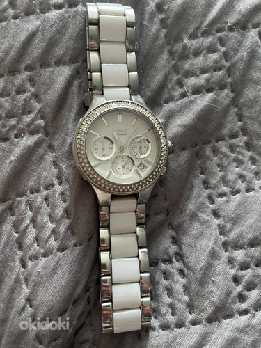 DKNY kellad