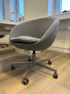 Kirjutuslaud SKRUVSTA IKEA (1 foto / 3)