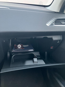 Peugeot 2008 1.2 60kW (12 foto / 15)