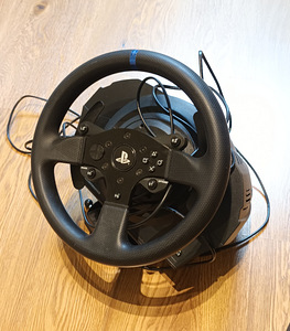 Руль Thrustmaster T300 (2 фото из 5)