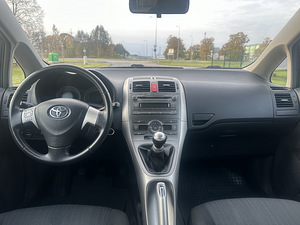 Toyota Auris 2009a. 1,6I. 91kw (11 foto / 13)