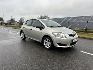Toyota Auris 2007a. 1.6 bensiin (2 foto / 12)