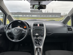 Toyota Auris 2007a. 1.6 bensiin (10 foto / 12)