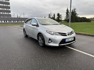 Toyota Auris 2014 (2 foto / 15)