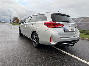 Toyota Auris 2014 (5 foto / 15)