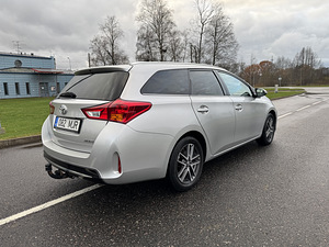 Toyota Auris 2014 (6 foto / 15)