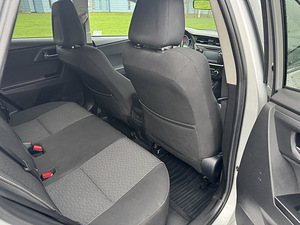 Toyota Auris 2014 (10 foto / 15)