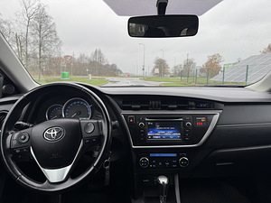 Toyota Auris 2014 (11 foto / 15)