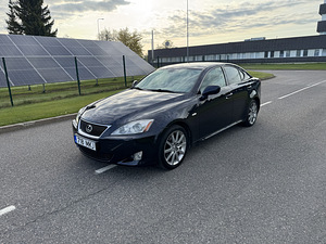 Lexus IS250 (2 фото из 15)