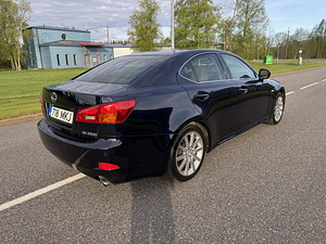 Lexus IS250 (7 фото из 15)