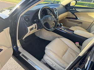 Lexus IS250 (8 фото из 15)