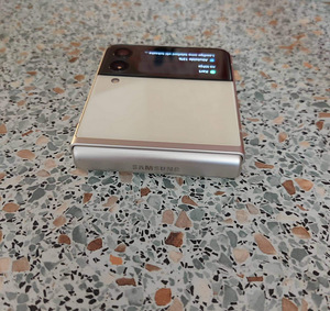 Samsung galaxy flip3 (4 фото из 4)