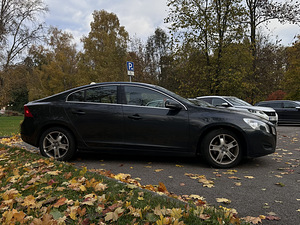 Volvo S60 2011 г. (3 фото из 12)