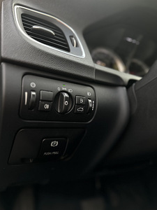 Volvo S60 2011 г. (10 фото из 12)