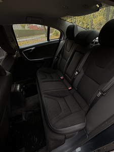 Volvo S60 2011 г. (12 фото из 12)