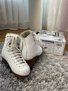 Iluuisud Jackson Mystique (1 foto / 4)