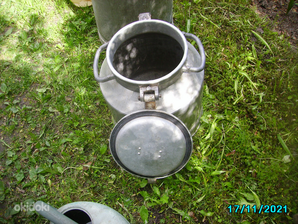 Маленькая молочная емкость