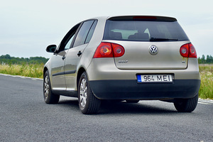 VOLKSVAGEN GOLF 2004 (4 foto / 10)
