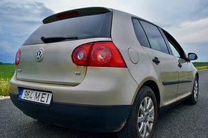 VOLKSVAGEN GOLF 2004 (6 foto / 10)