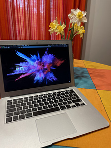 Macbook Air (Early 2014) (1 foto / 4)