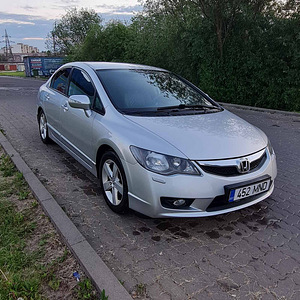 Honda Civic 1.8 103kw 2010 (6 foto / 10)
