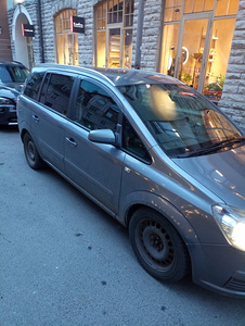 Opel Zafira (4 foto / 7)