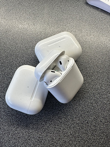 Apple AirPods (2 фото из 3)
