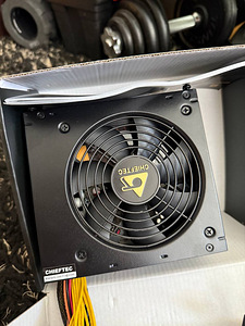 CHIEFTEC Core 700W ATX 12V 80 PLUS Gold блок питания (4 фото из 8)