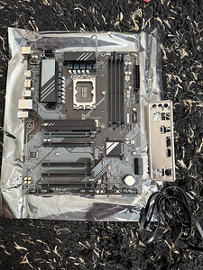 GIGABYTE B760 DS3H LGA 1700 DDR5 материнская плата (1 фото из 8)