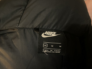 Зимняя куртка NIKE (2 фото из 3)
