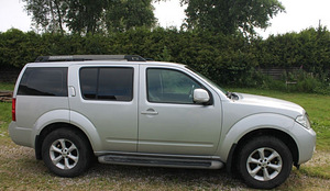 NISSAN PATHFINDER 2.5 2011 (3 foto / 13)