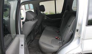 NISSAN PATHFINDER 2.5 2011 (8 foto / 13)