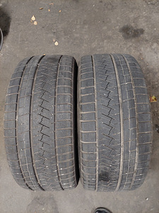 Продаются 235/40/R18 Triangle шипованные шины 2шт 5-6мм