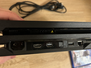 PS4 Pro 1000GB+4 игры (2 фото из 3)