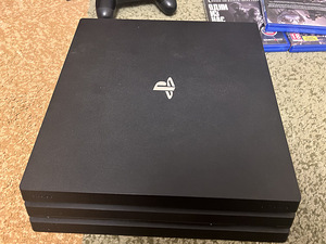PS4 Pro 1TB, 4 mängu 1 gamepad (3 foto / 3)