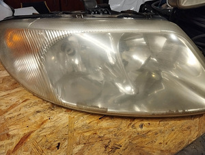 CHRYSLER GRAND VOYAGER 2001-2004 - VASAK JA PAREM ESITULED (1 foto / 7)