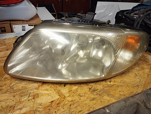 CHRYSLER GRAND VOYAGER 2001-2004 - VASAK JA PAREM ESITULED (2 foto / 7)