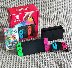 Nintendo Switch OLED + JOYCONS + SUPER MARIO BROS. WONDER (1 foto / 3)